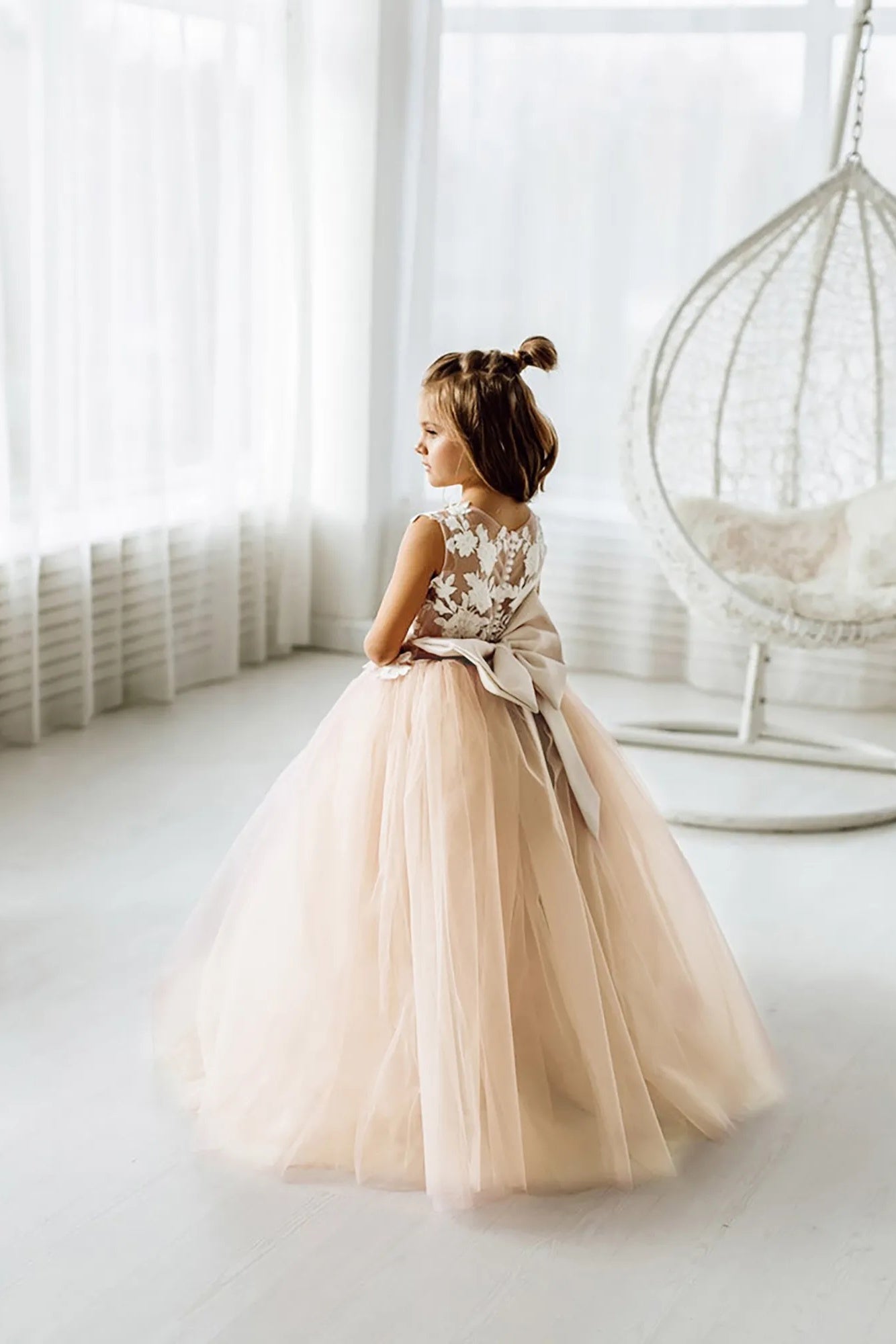 V Neck Tulle Flower Girl Dress with Lace Appliques