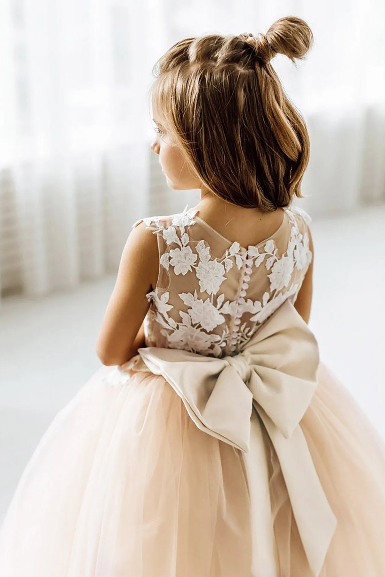 V Neck Tulle Flower Girl Dress with Lace Appliques