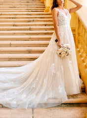 V-neck Ball-Gown Wedding Dresses with Open Back in Lace/Tulle