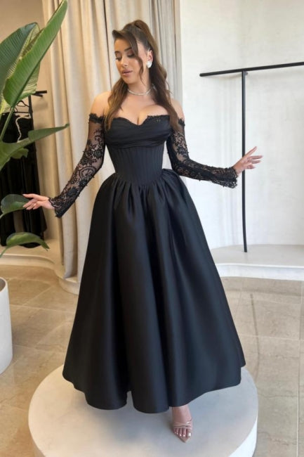 Vintage A Line Satin Sweetheart Sleeve Black Prom Dress Formal Dress With Appliques