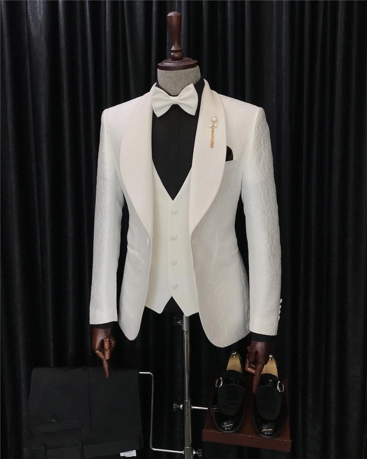 White 3 Piece Shawl Lapel Jacquard Wedding Suit for Men
