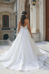 White A Line Wedding Dress Scoop Neck Corset Tulle Bridal Gown with Slit