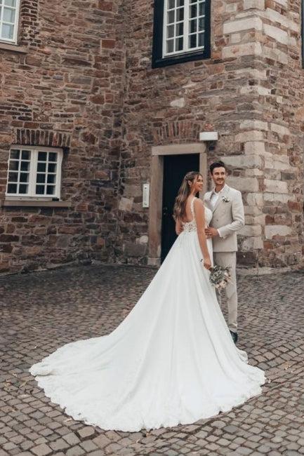 White Beach Wedding Dress A Line Lace Chiffon Sleeveless Backless Bridal Gown