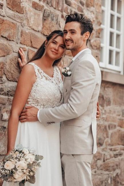 White Beach Wedding Dress A Line Lace Chiffon Sleeveless Backless Bridal Gown