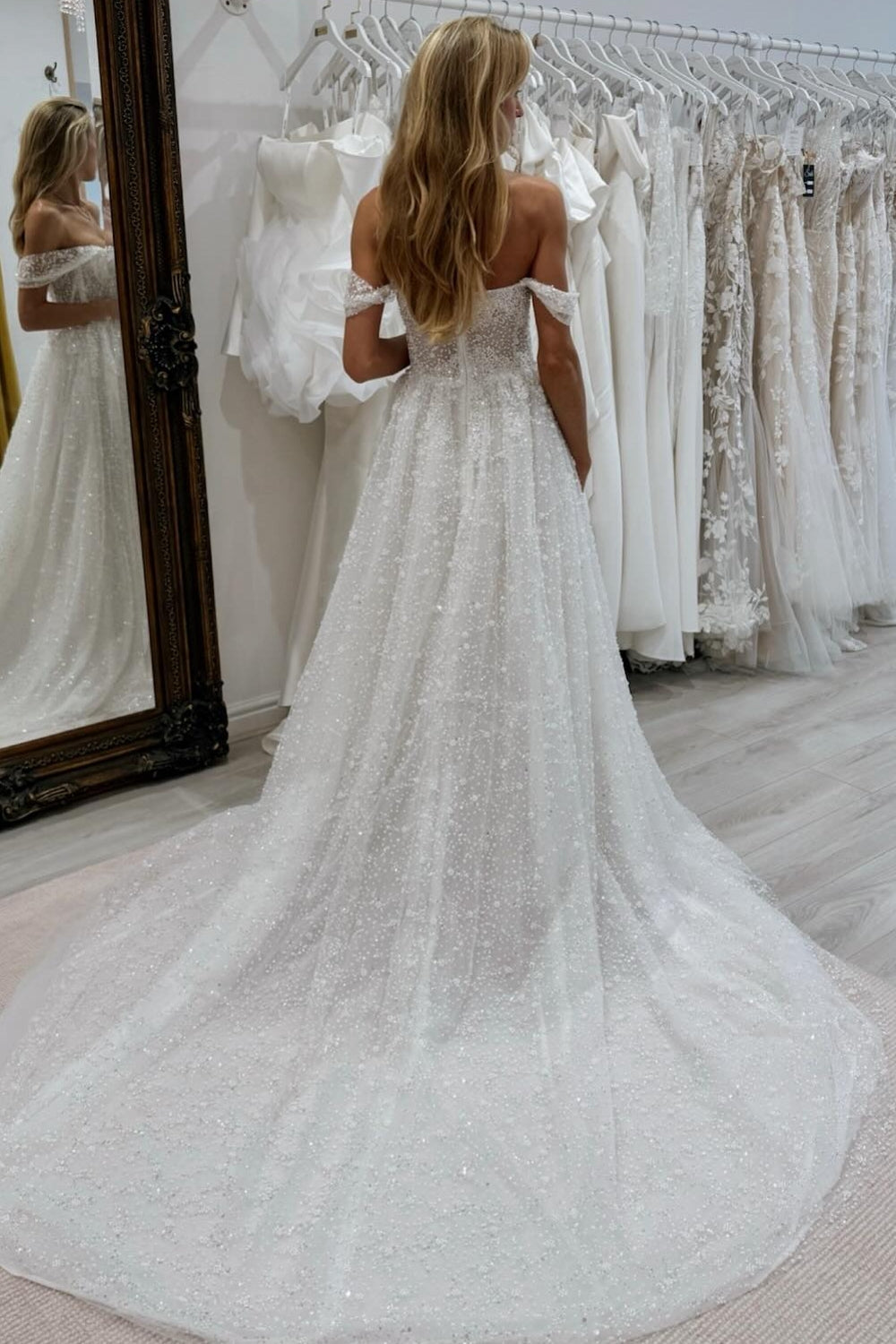 White Beach Wedding Dress A Line Strapless Off The Shoulder Sleeveless Beaded Tulle Bridal Gown With Pearls