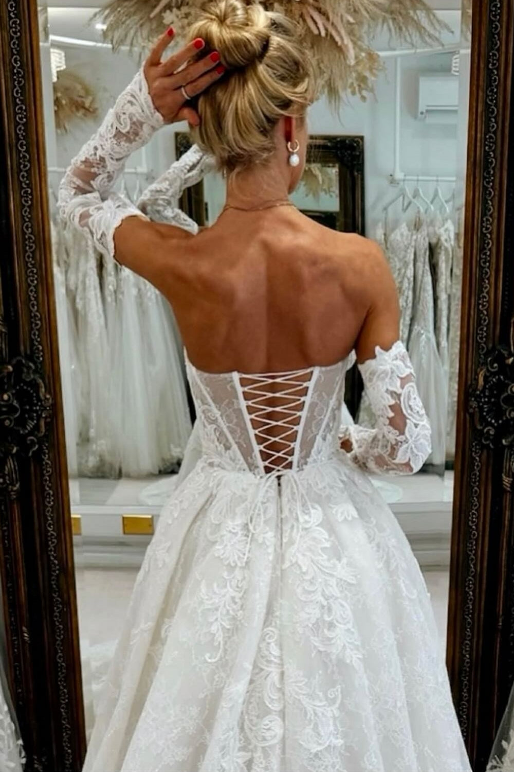 White Beach Wedding Dress A Line Strapless Sleeveless Cathedral Train Lace Bridal Gown With Appliques