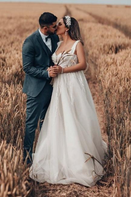 White Beach Wedding Dress A Line Tulle Sleeveless Bridal Gown With Lace