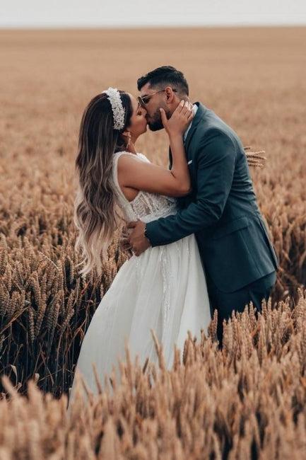 White Beach Wedding Dress A Line Tulle Sleeveless Bridal Gown With Lace