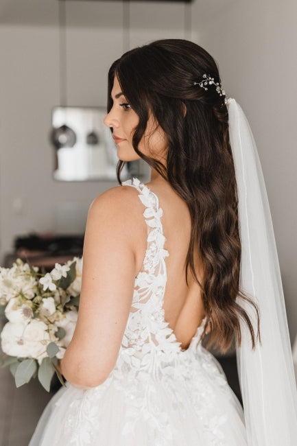 White Beach Wedding Dress A Line V Neck Spaghetti Strap Lace Sweep Train Tulle Bridal Gown With Appliques