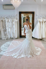 White Beach Wedding Dress Lace Mermaid V Neck Spaghetti Strap Sequined Cathedral Train Tulle Bridal Gown With Appliques