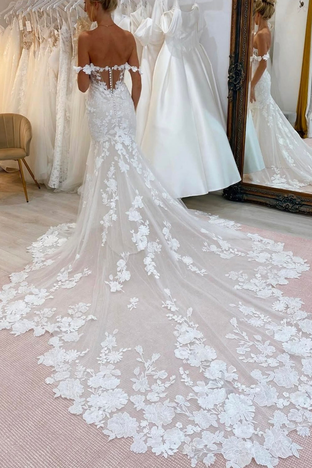 White Beach Wedding Dress Lace Mermaid V Neck Spaghetti Strap Sequined Cathedral Train Tulle Bridal Gown With Appliques