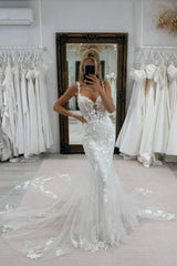 White Beach Wedding Dress Lace Mermaid V Neck Spaghetti Strap Tulle Bridal Gown With Appliques
