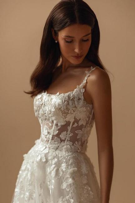 White Beach Wedding Dress Spaghetti Strap A Line Court Train Tulle Bridal Gown With Appliques