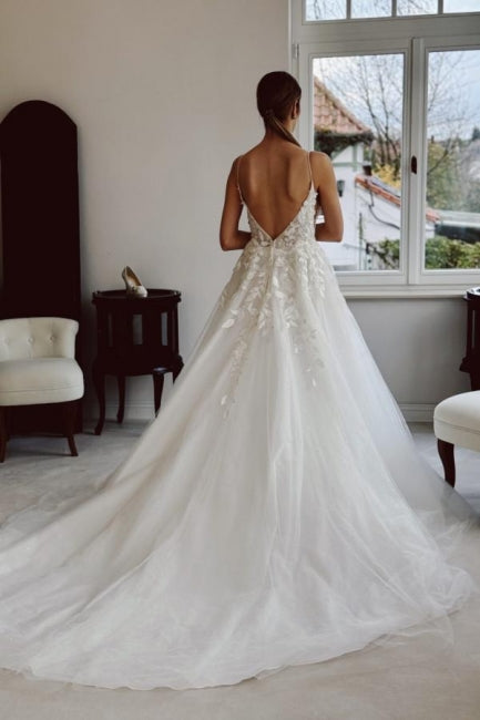 White Beach Wedding Dress Spaghetti Strap Sleeveless Beaded Cathedral Train Lace Tulle Bridal Gown