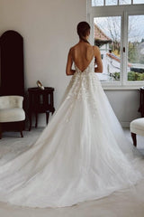 White Beach Wedding Dress Spaghetti Strap Sleeveless Beaded Cathedral Train Lace Tulle Bridal Gown