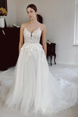 White Beach Wedding Dress Spaghetti Strap Sleeveless Beaded Cathedral Train Lace Tulle Bridal Gown