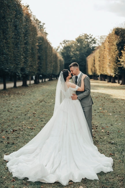 White Beach Wedding Dress Sweetheart Off The Shoulder Sleeveless Lace Ball Gown Tulle Bridal Gown With Appliques