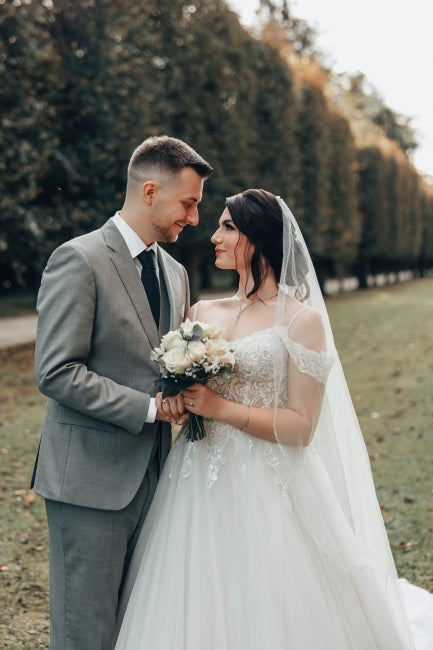 White Beach Wedding Dress Sweetheart Off The Shoulder Sleeveless Lace Ball Gown Tulle Bridal Gown With Appliques