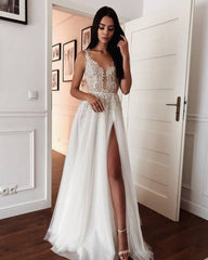 White Lace Beach Wedding Dress V Neck A Line Tulle Bridal Dress with Lace Appliques