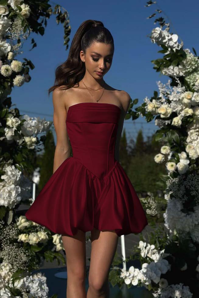 White Strapless Graduation Dress Sleeveless Short Cocktail Dress With Pleated