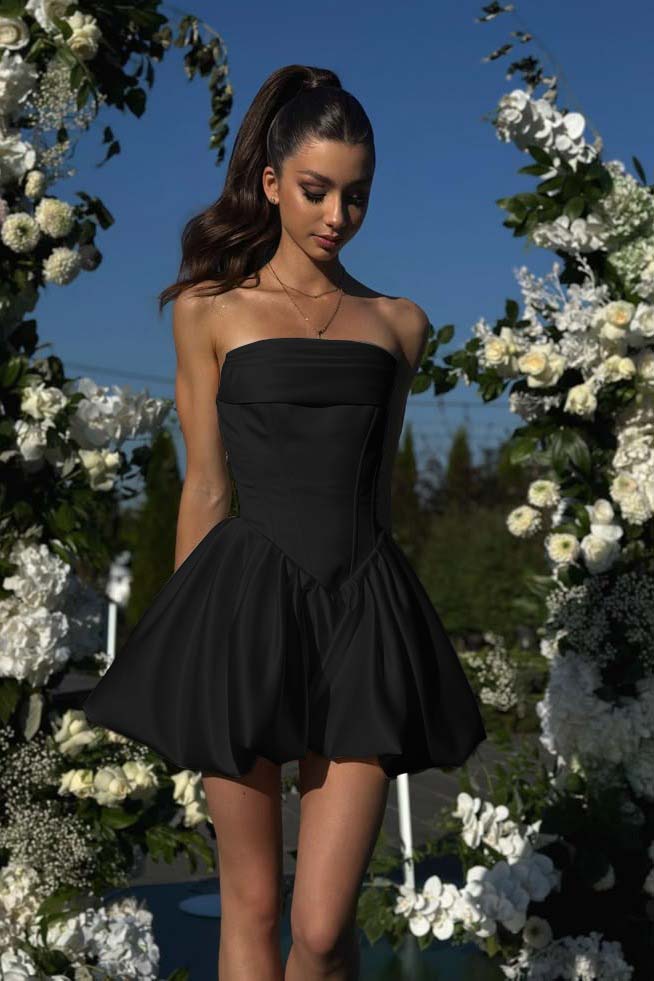 White Strapless Graduation Dress Sleeveless Short Cocktail Dress With Pleated