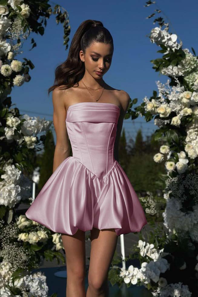 White Strapless Graduation Dress Sleeveless Short Cocktail Dress With Pleated