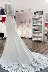 White Tulle Lace Appliques Beach Wedding Dress Mermaid Bridal Dress with Sweep Train
