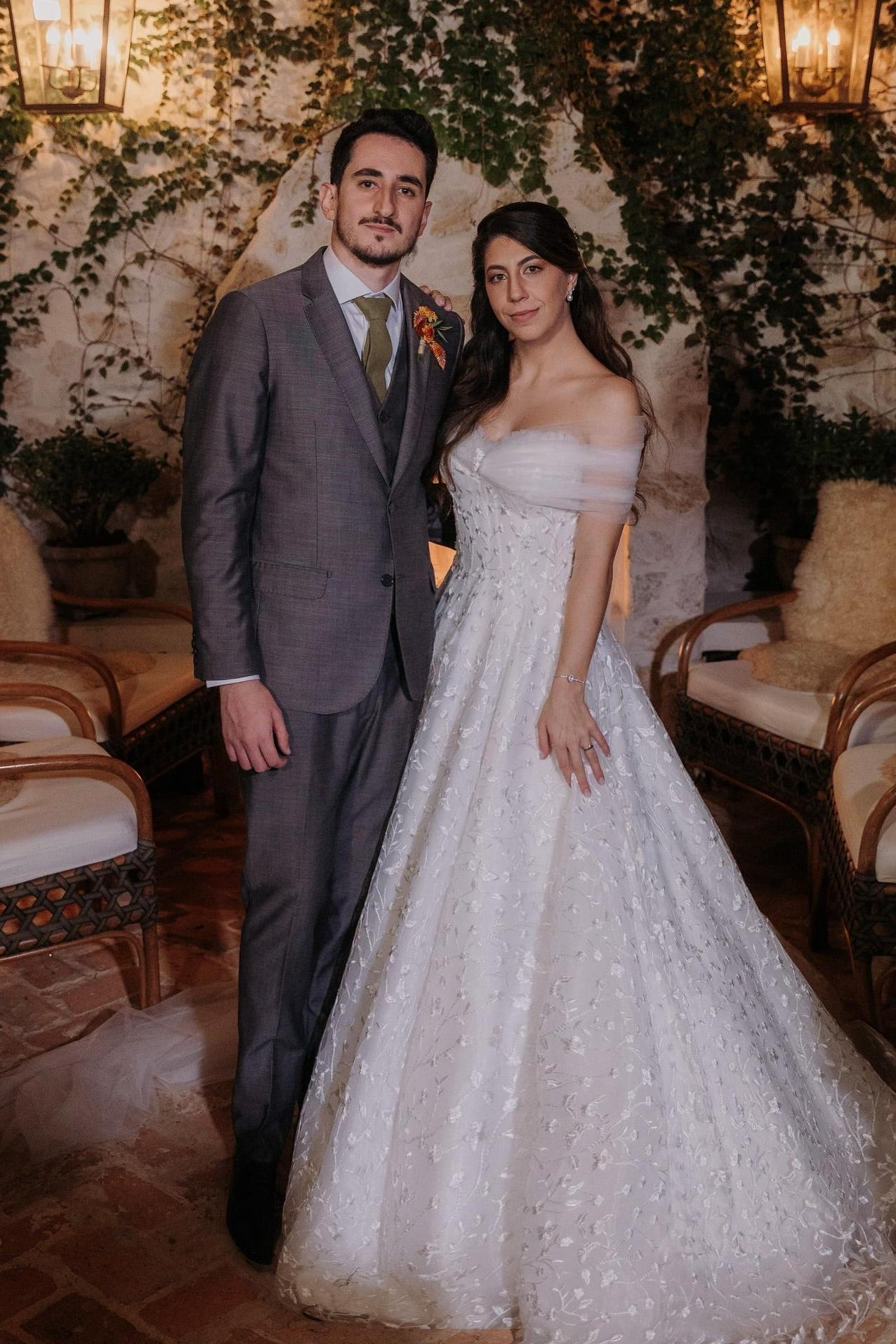 White Wedding Dress A Line Lace Strapless Off The Shoulder Sleeveless Ball Gown Tulle Bridal Gown