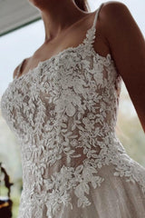 White Wedding Dress A Line Spaghetti Strap Sleeveless Beaded Cathedral Train Lace Long Tulle Bridal Gown With Appliques