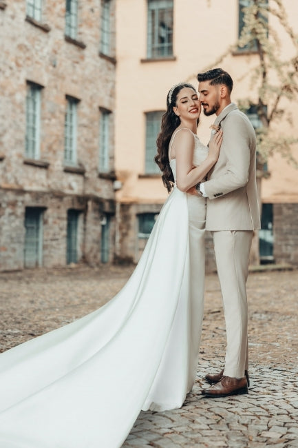 White Wedding Dress A Line Spaghetti Strap Square Sleeveless Ruffle Sweep Train Satin Bridal Gown With Slit