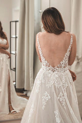 White Wedding Dress A Line Spaghetti Strap V Neck Sleeveless Tulle Split Front Bridal Gown With Appliques