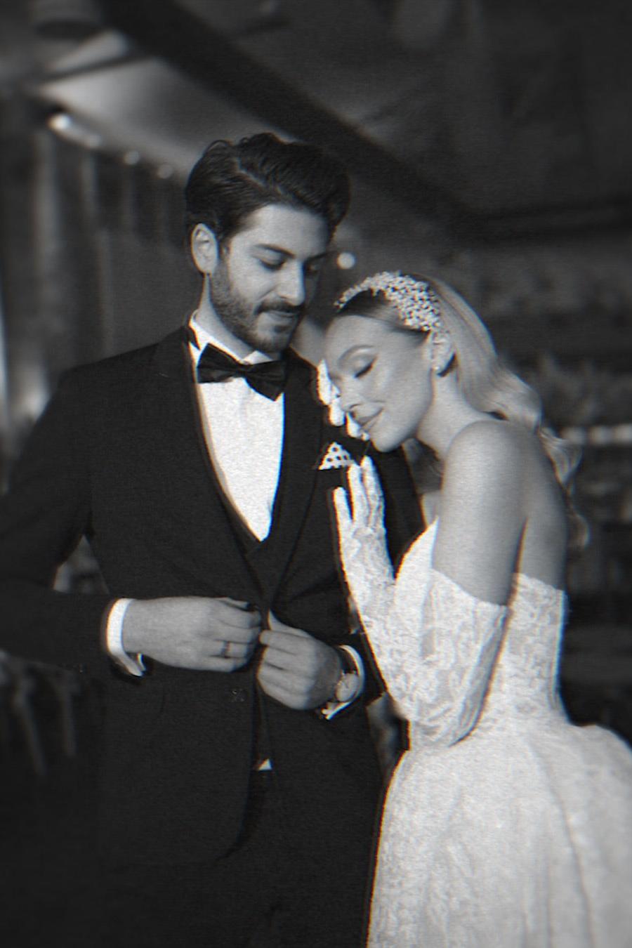 White Wedding Dress A Line Strapless Sleeveless Sweep Train Lace Bridal Gown