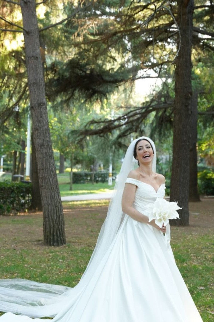 White Wedding Dress Ball Gown Strapless Off The Shoulder Sleeveless Beaded Sweep Train Satin Bridal Gown