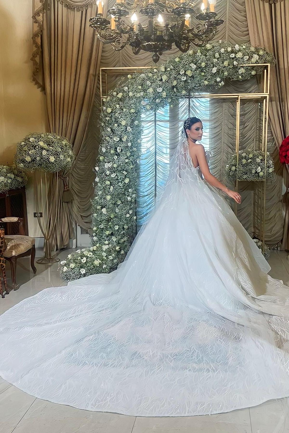 White Wedding Dress Lace Ball Gown Strapless Sleeveless Ruffles Sequined Cathedral Train Bridal Gown