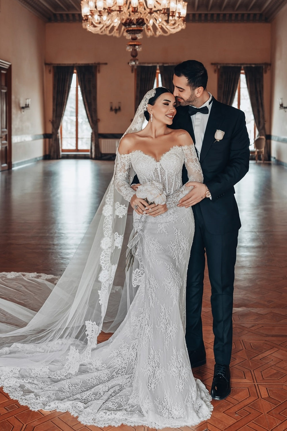 White Wedding Dress Lace Mermaid Sweetheart Off The Shoulder Beaded Long Sleeves Sweep Train Bridal Gown