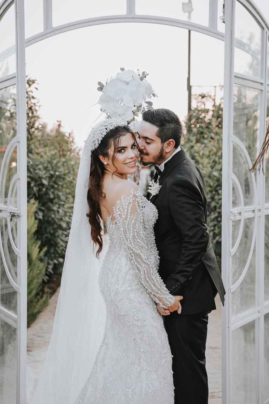 White Wedding Dress Mermaid Off The Shoulder Sleeves Beaded Detachable Train Tulle Bridal Gown With Peals