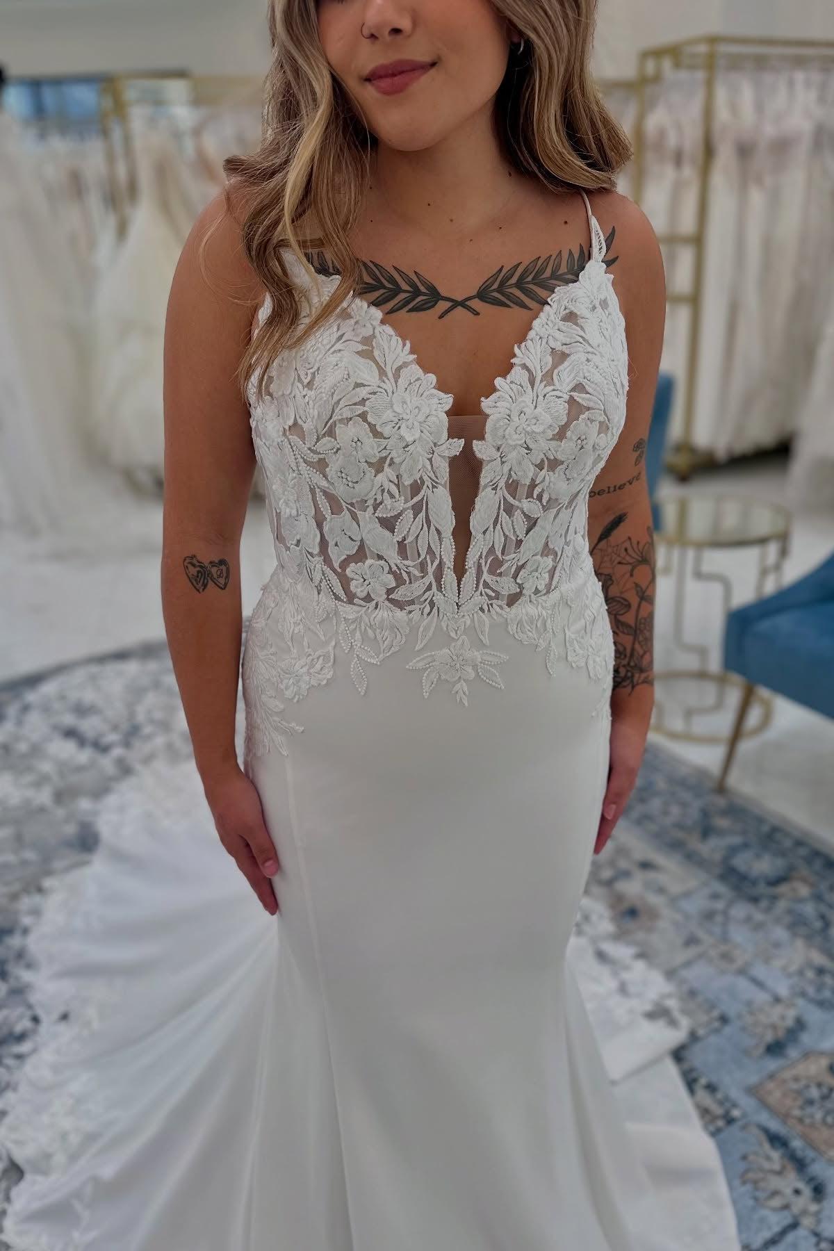White Wedding Dress Mermaid Spaghetti Straps Lace Chapel Train Satin Bridal Gown With Appliques