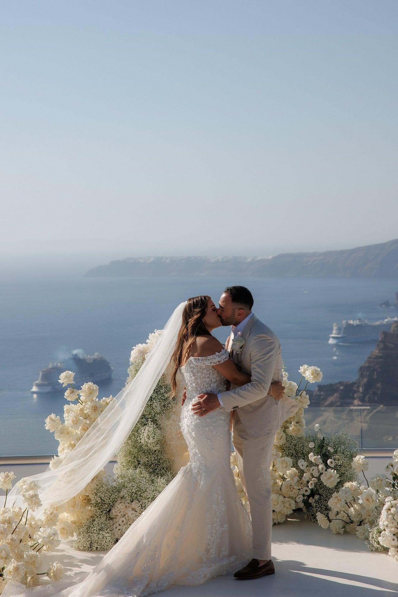 White Wedding Dress Mermaid Sweetheart Off The Shoulder Sleeveless Sweep Train Tulle Bridal Gown With Appliques
