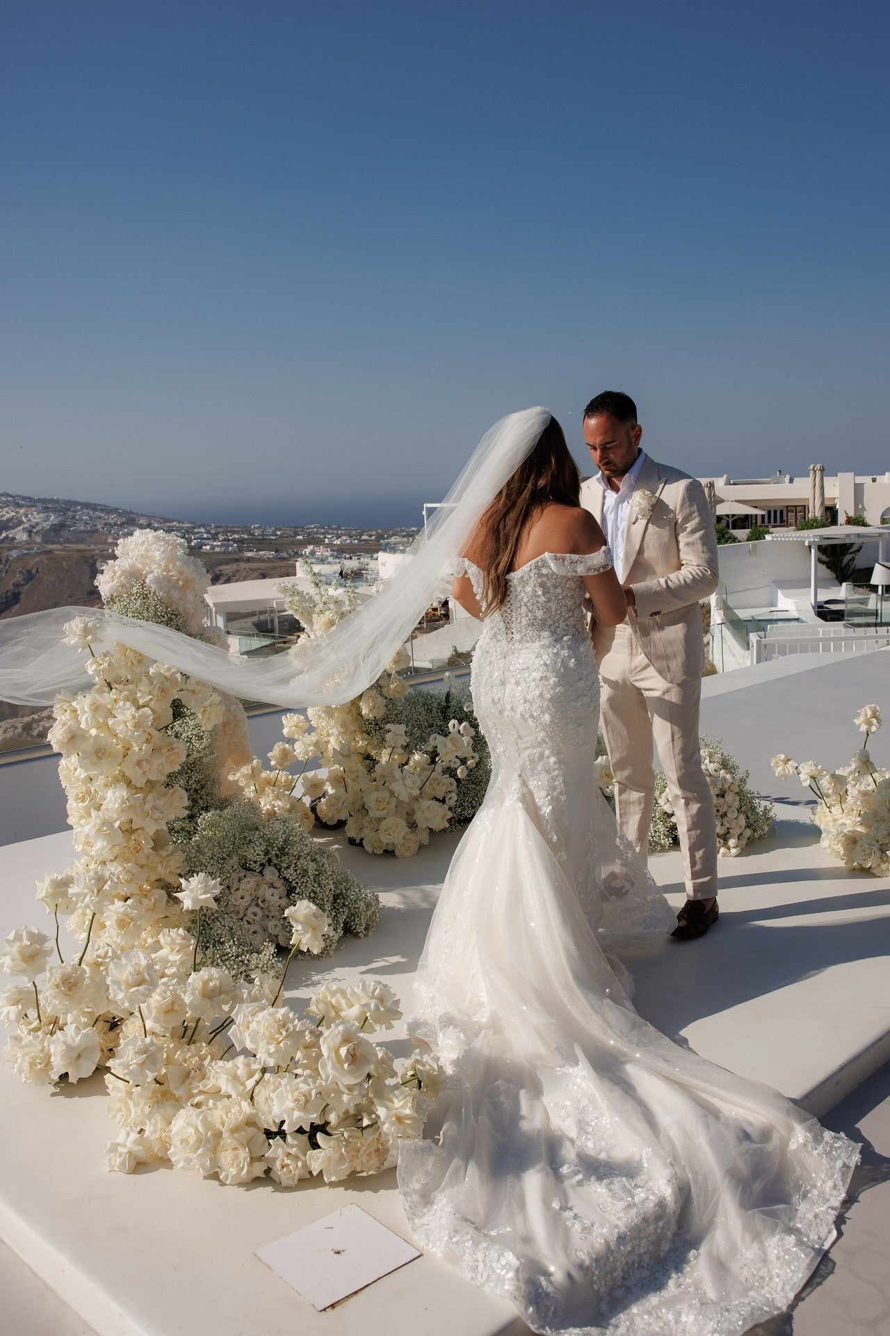 White Wedding Dress Mermaid Sweetheart Off The Shoulder Sleeveless Sweep Train Tulle Bridal Gown With Appliques