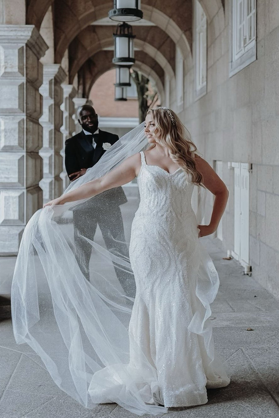 White Wedding Dress Mermaid Sweetheart Spaghetti Straps Sleeveless Beaded Sequined Bridal Gown