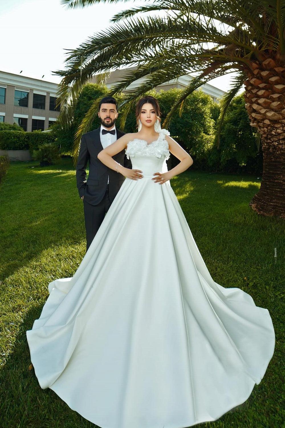 White Wedding Dress One Shoulder Sleeveless Sweep Train Ball Gown Satin Bridal Gown With 3D Flowers