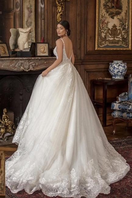 White Wedding Dress Spaghetti Strap V Neck Sleeveless Backless Lace Ball Gown Lace Bridal Gown