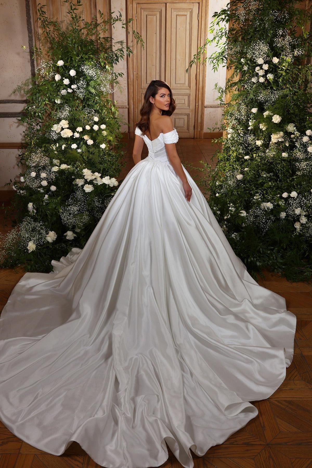 White Wedding Dress Sweetheart Ball Gown Off The Shoulder Beaded Satin Bridal Gown With Pearls