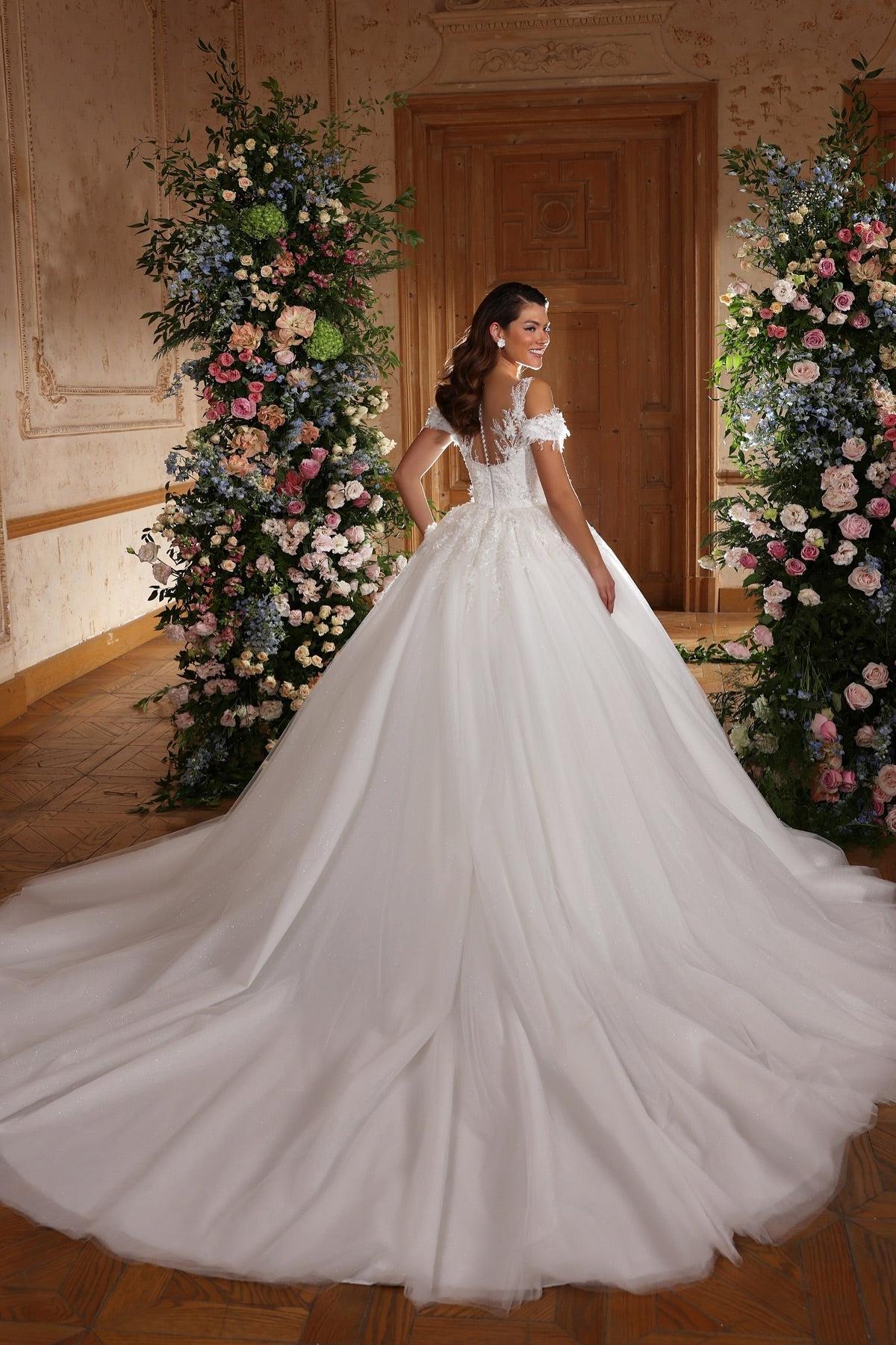 White Wedding Dress Sweetheart Off The Shoulder Sequined Ball Gown Cathedral Train Tulle Bridal Gown