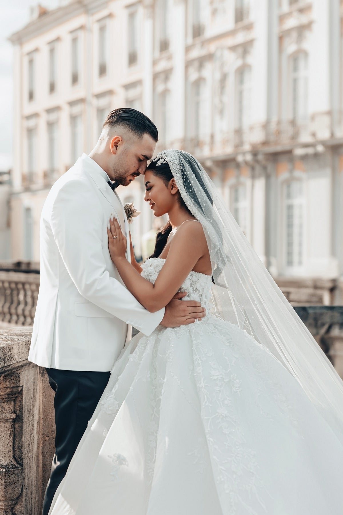 White Wedding Dress Sweetheart Spaghetti Strap Sequined Ball Gown Tulle Bridal Gown With Appliques
