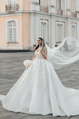 White Wedding Dress Sweetheart Spaghetti Strap Sequined Ball Gown Tulle Bridal Gown With Appliques