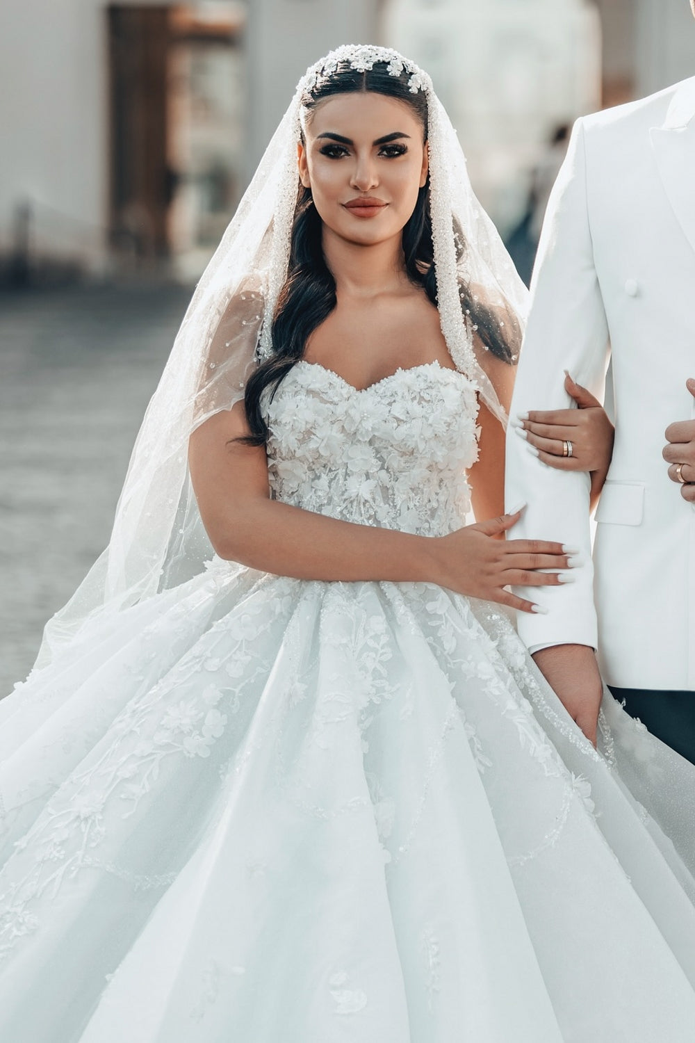 White Wedding Dress Sweetheart Spaghetti Strap Sleeveless Sequined Ball Gown Long Tulle Bridal Gown With Appliques