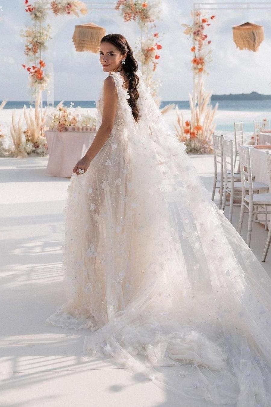 White Wedding Dress V Neck Lace A Line Spaghetti Strap Sequined Sleeveless Watteau Train Tulle Bridal Gown With Slit