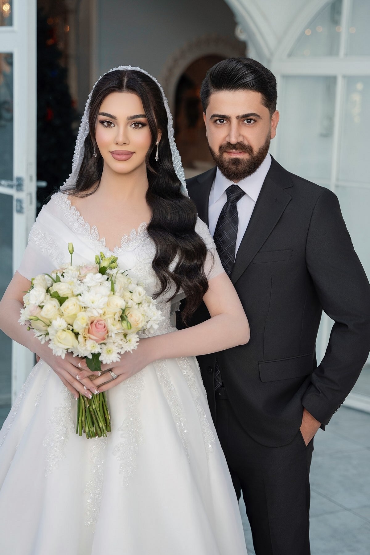 White Wedding Dress V Neck Off The Shoulder Sleeveless Sequined Long Chiffon Bridal Gown With Appliques