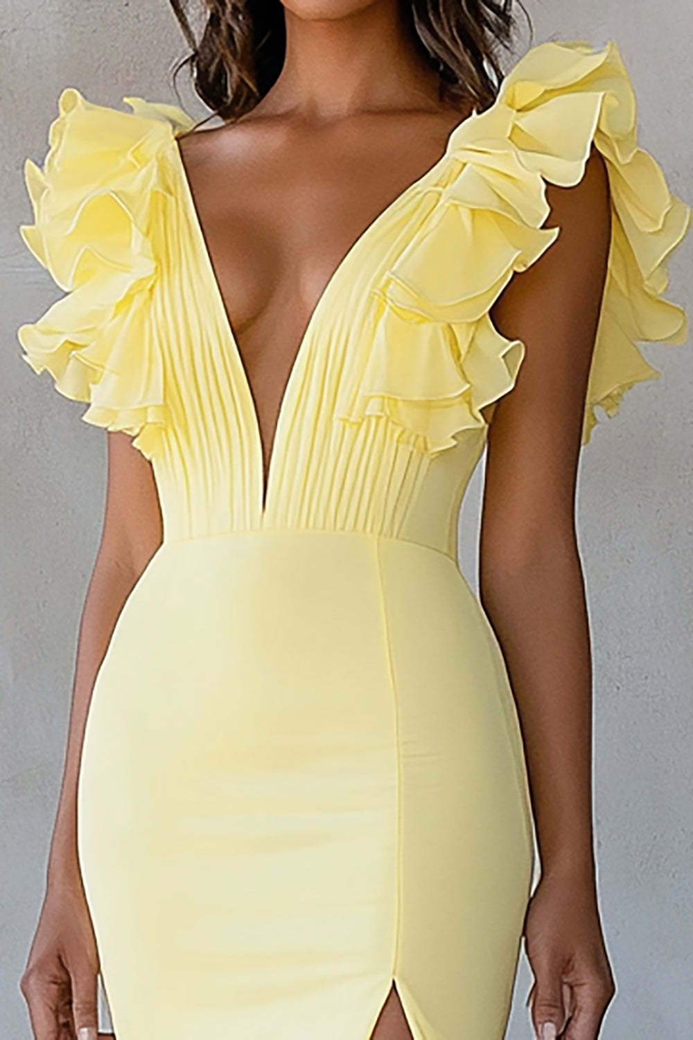Yellow Wedding Guest Dress Chiffon V-Neck Long Mermaid Ruffles Evening Dress With Slit